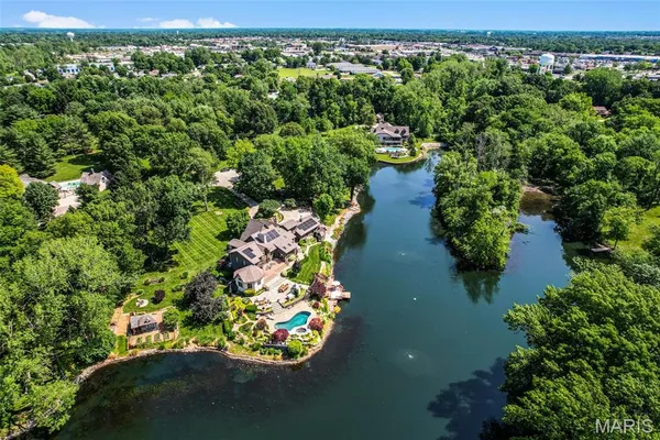 $1,399,000 | 4 Abbey Road, Glen Carbon, IL 62034