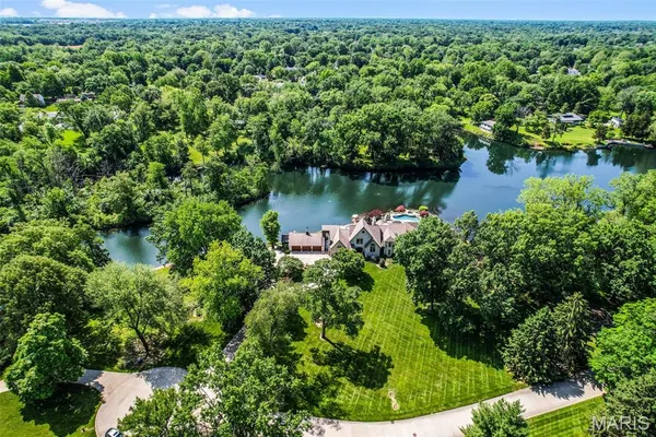$1,399,000 | 4 Abbey Road, Glen Carbon, IL 62034