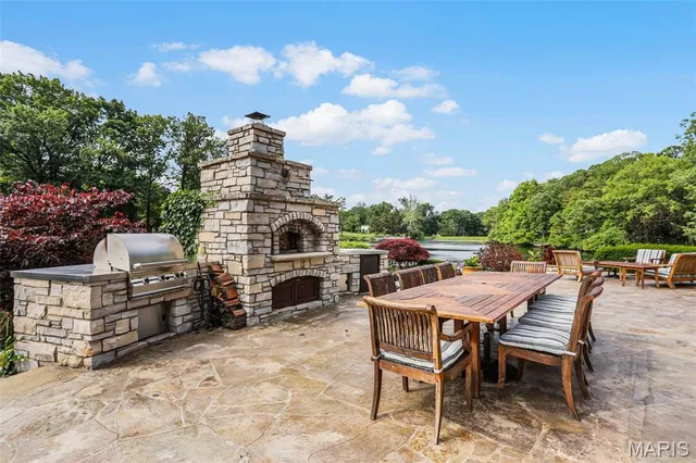 $1,450,000 | 4 Abbey Road, Glen Carbon, IL 62034