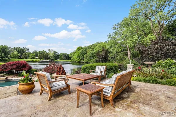 $1,399,000 | 4 Abbey Road, Glen Carbon, IL 62034