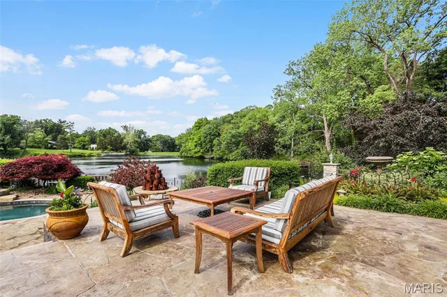 $1,450,000 | 4 Abbey Road, Glen Carbon, IL 62034