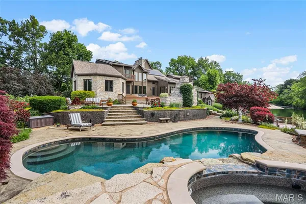 $1,399,000 | 4 Abbey Road, Glen Carbon, IL 62034