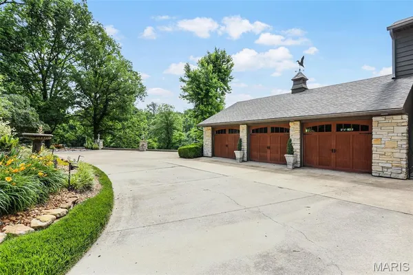 $1,399,000 | 4 Abbey Road, Glen Carbon, IL 62034