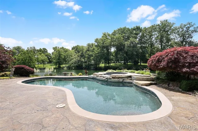 $1,450,000 | 4 Abbey Road, Glen Carbon, IL 62034