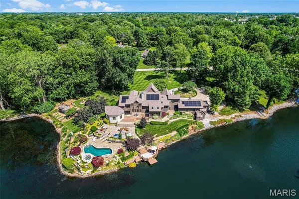 $1,399,000 | 4 Abbey Road, Glen Carbon, IL 62034