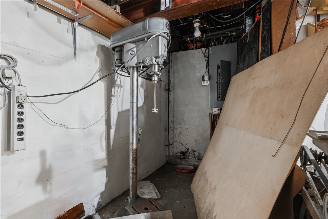 66 Edgehill Road Providence, RI 02906 - Photo 19 of 32