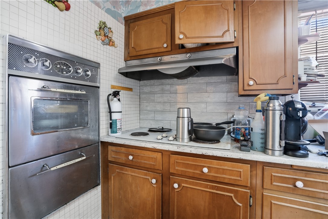 66 Edgehill Road Providence, RI 02906 - Photo 3 of 32