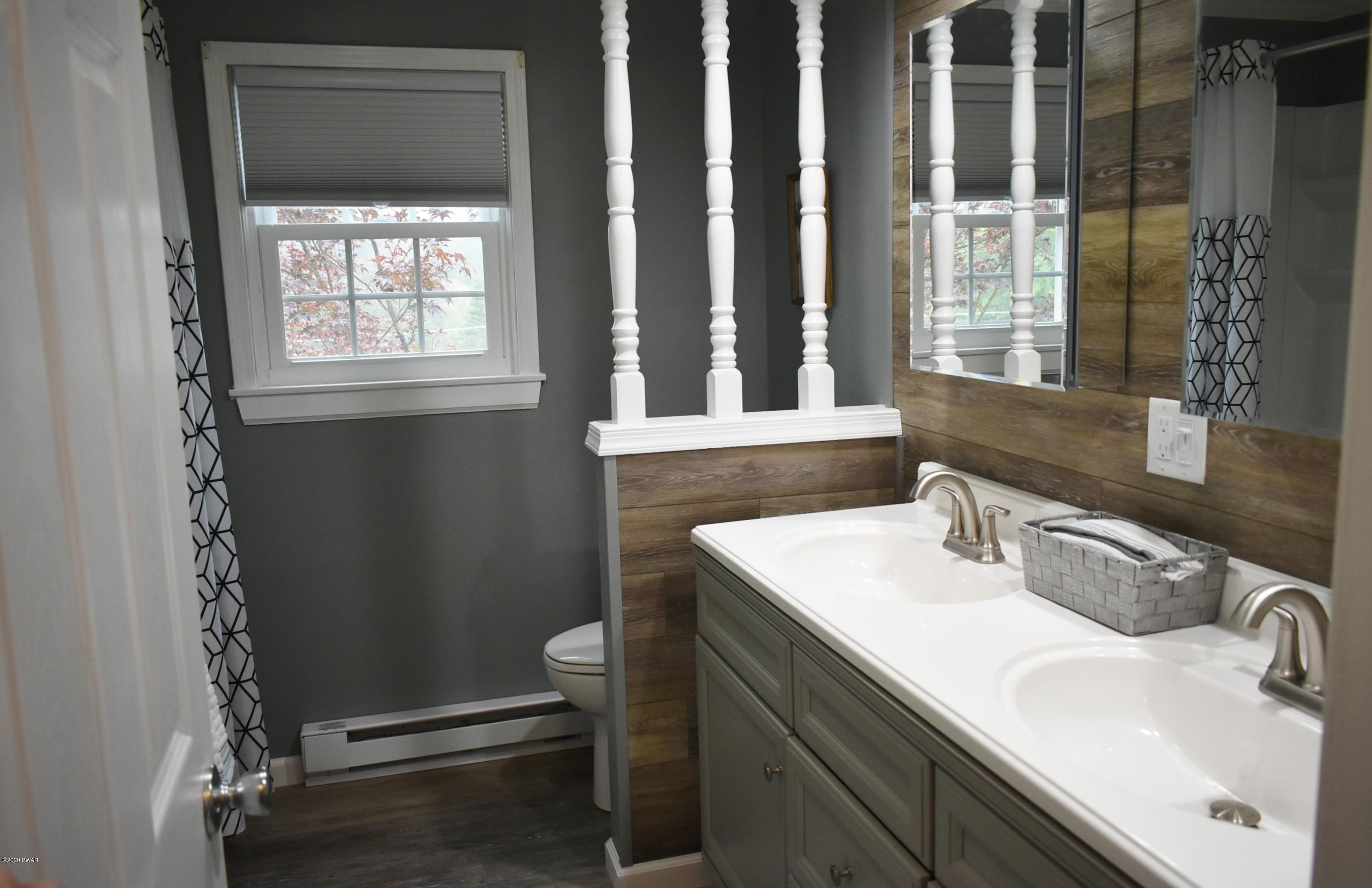 130 Kiesel Road Milford, PA 18337 - Photo 18 of 27 STUNNING FULL BATH