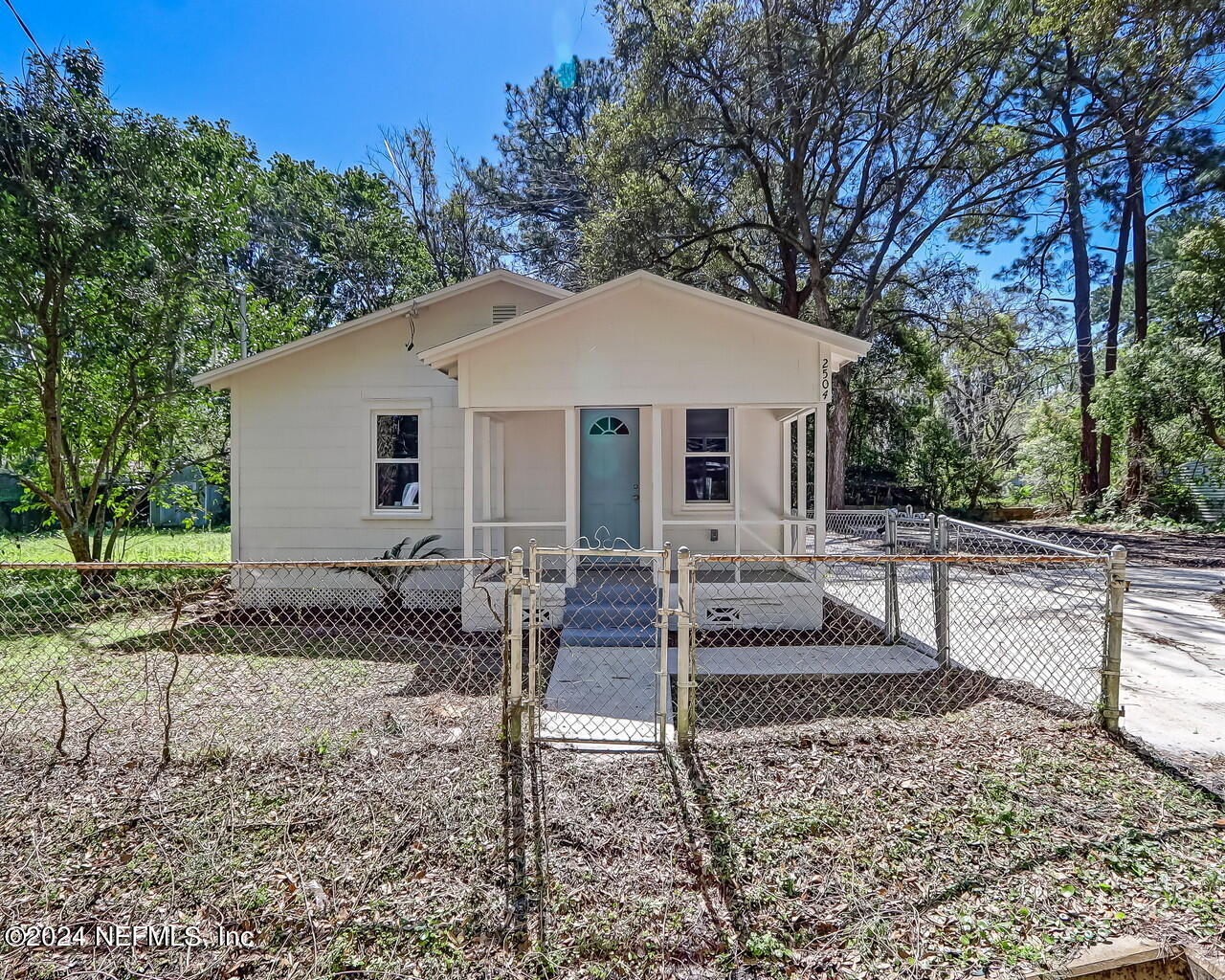 2504 Larsen Road Jacksonville, FL 32207 - Photo 1 of 19 1