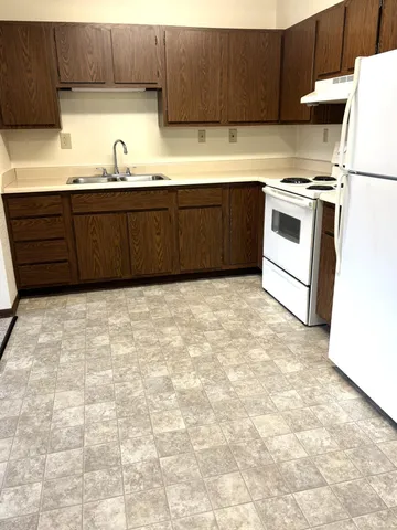 $820 | 221 East Cavour Avenue, Fergus Falls, MN 56537