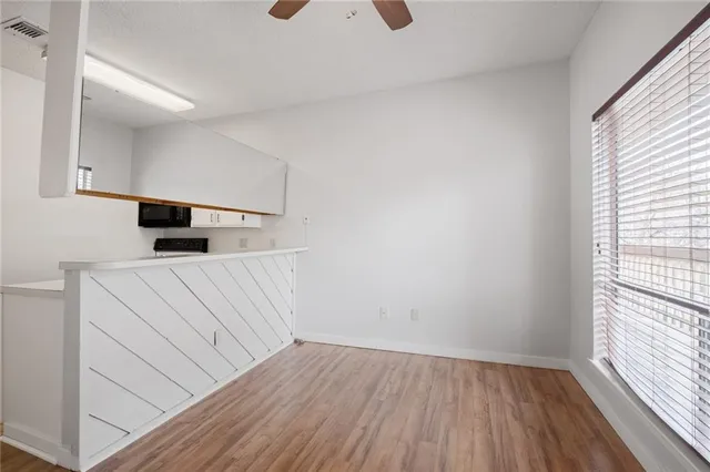 $1,300 | 2210 Pearl Street, Unit 205, Austin, TX 78705