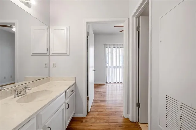 $1,300 | 2210 Pearl Street, Unit 205, Austin, TX 78705