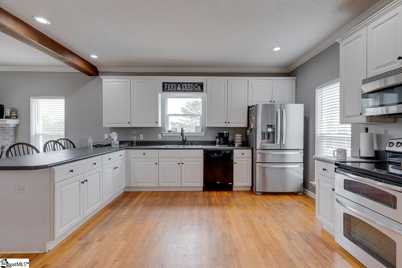 198 McCauley Rd Extension Travelers Rest, SC 29690 - Photo 4 of 36