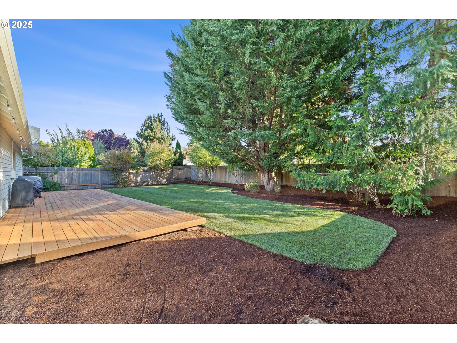 2708 North Main Street Newberg, OR 97132 - Photo 6 of 29 a view of a backyard