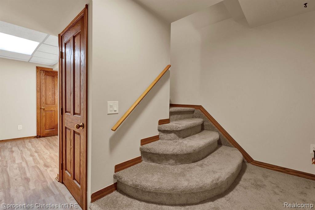 2411 Rochelle Park Drive Rochester Hills, MI 48309 - Photo 28 of 41