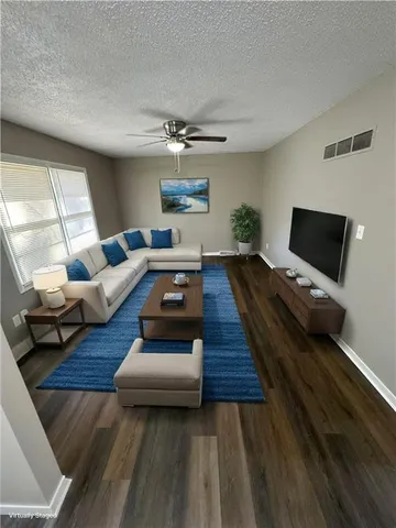 $225,000 | 218 Southwest 19 Street, Oak Grove, MO 64075