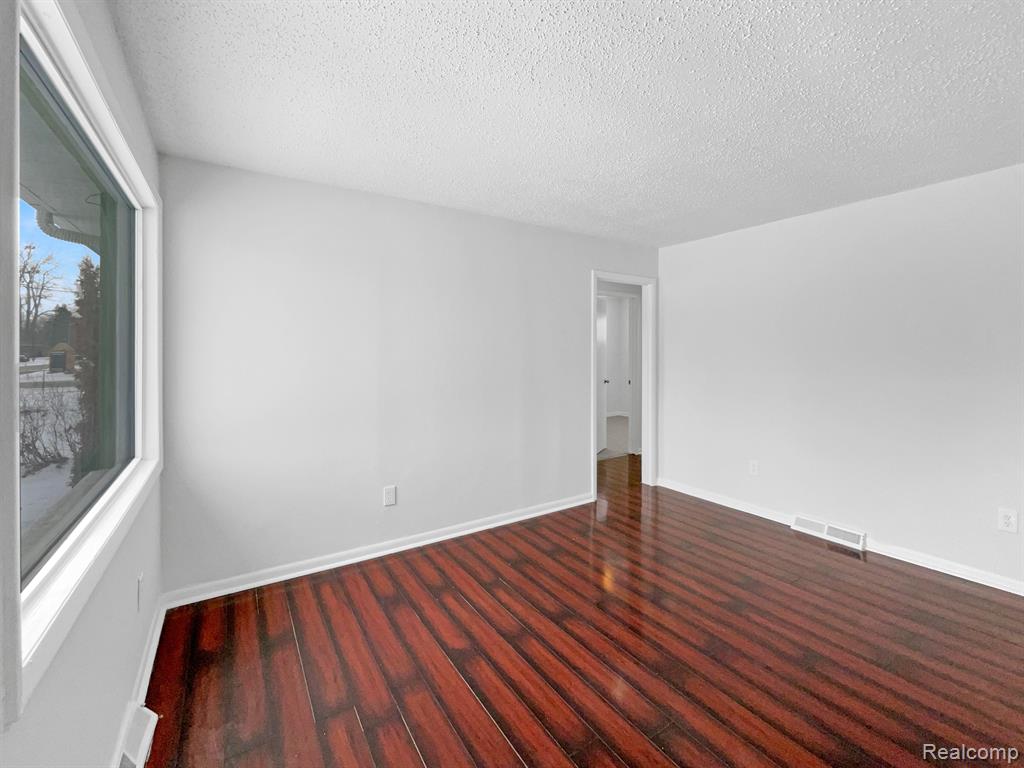 11340 Delano Street Romulus, MI 48174 - Photo 9 of 20