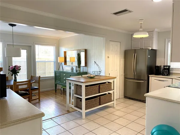 $2,600 | 2403 Browning Street, Sarasota, FL 34237