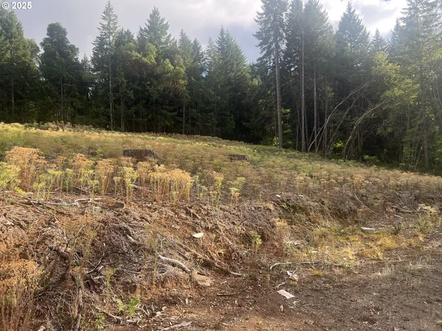 a view of lake with a house