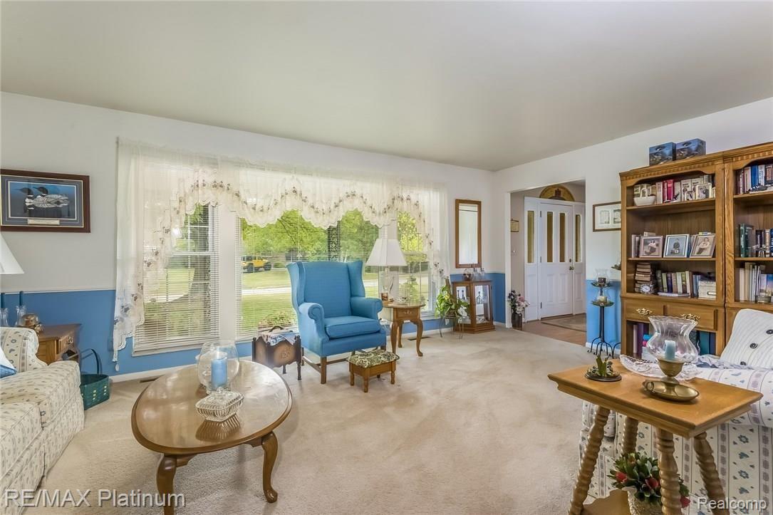 5210 Greenfield Road Brighton, MI 48114 - Photo 4 of 30 005-Living_Room-4687642-medium.jpg