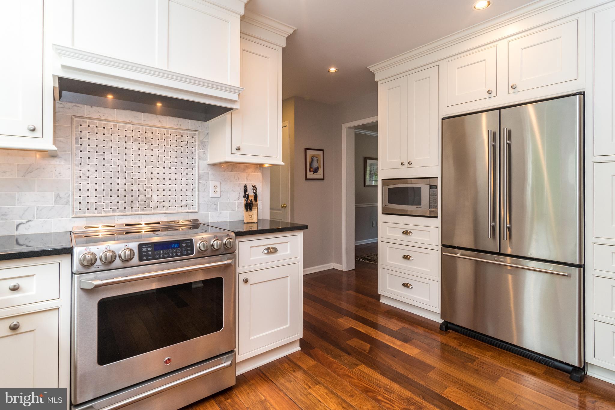 222 Southwind Drive Doylestown, PA 18901 - Photo 11 of 37 Bright Sunny Kitchen