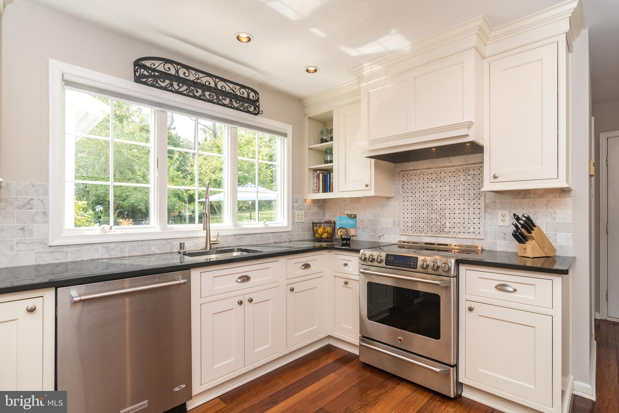 222 Southwind Drive Doylestown, PA 18901 - Photo 9 of 37 Bright Sunny Kitchen