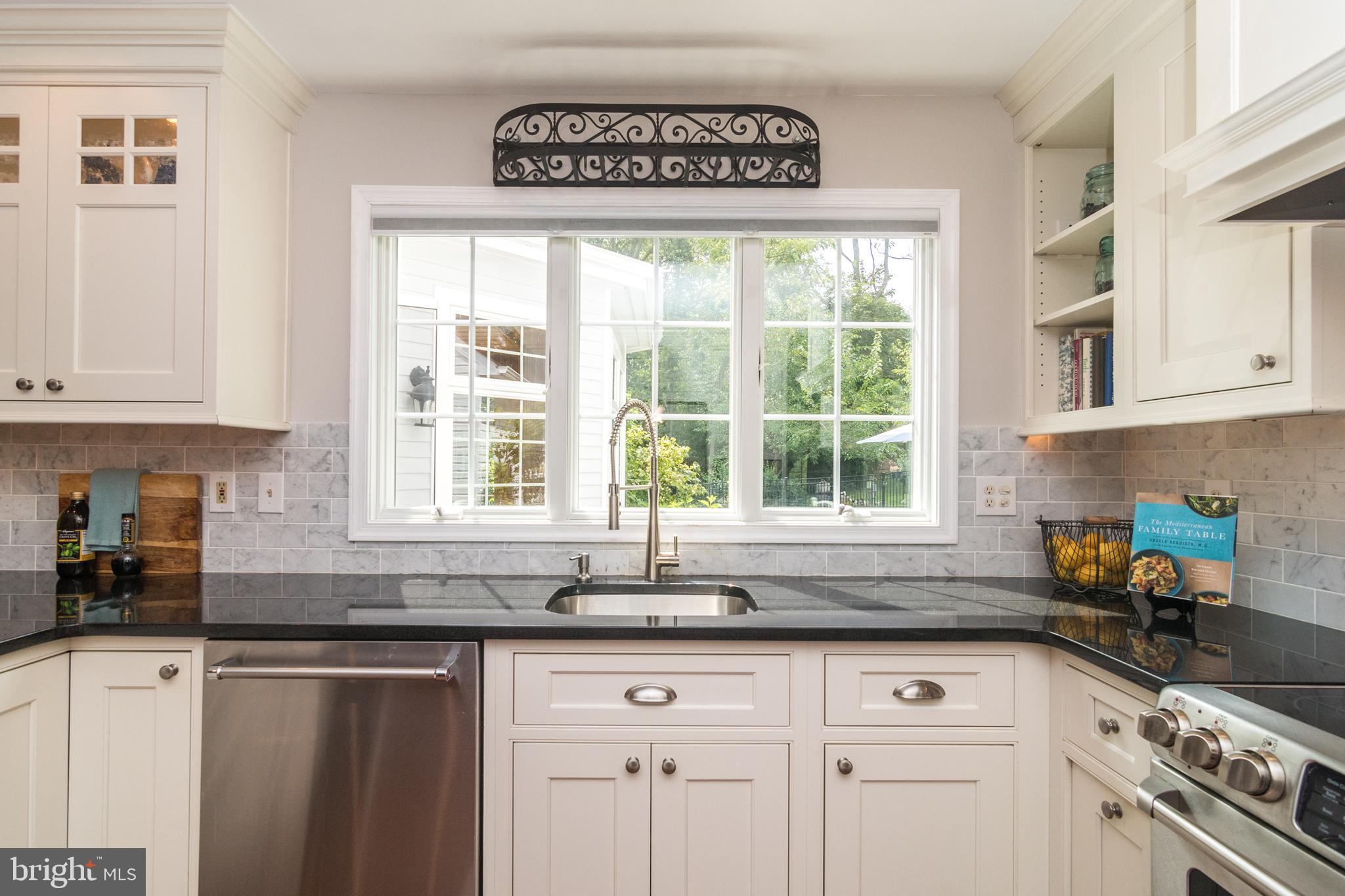 222 Southwind Drive Doylestown, PA 18901 - Photo 10 of 37 Bright Sunny Kitchen