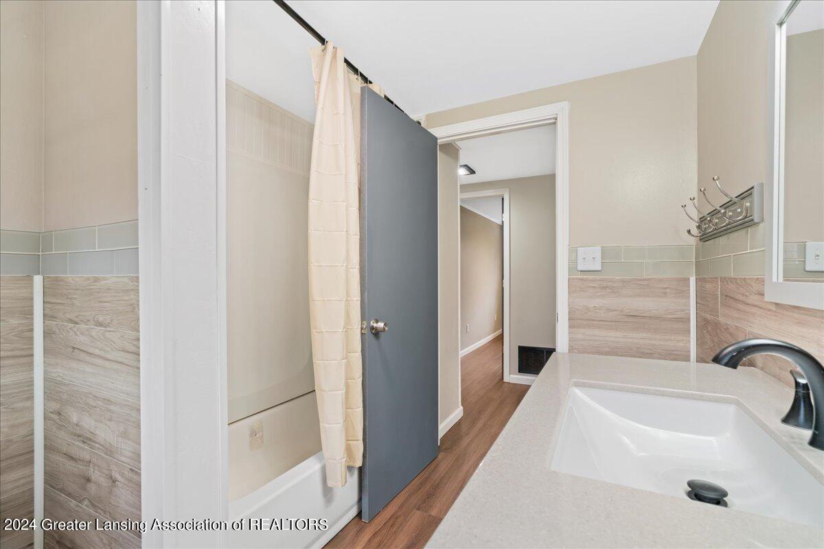 8685 Abbey Road Jackson, MI 49201 - Photo 13 of 32 32-Media Jett-31