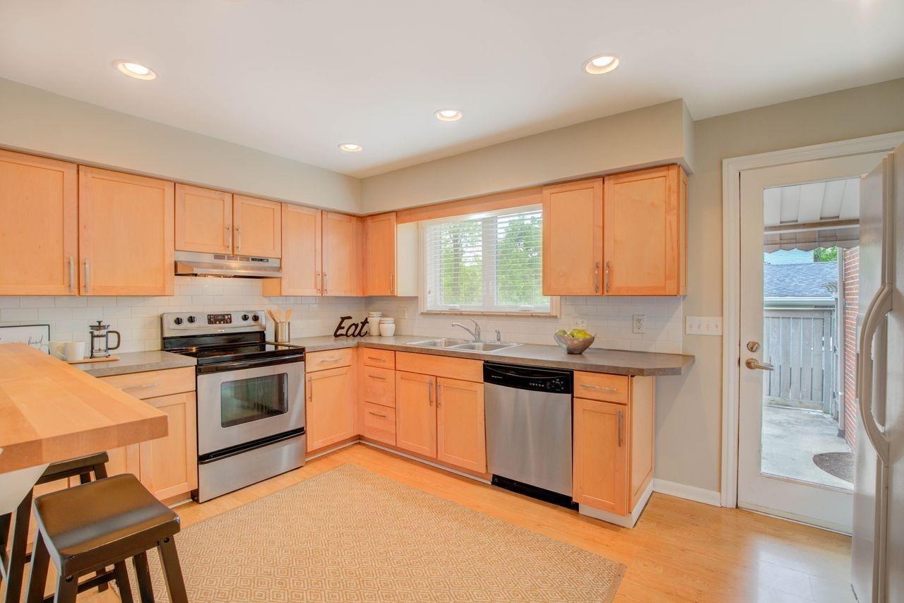327 Fleming Road Wyoming, OH 45215 - Photo 11 of 31