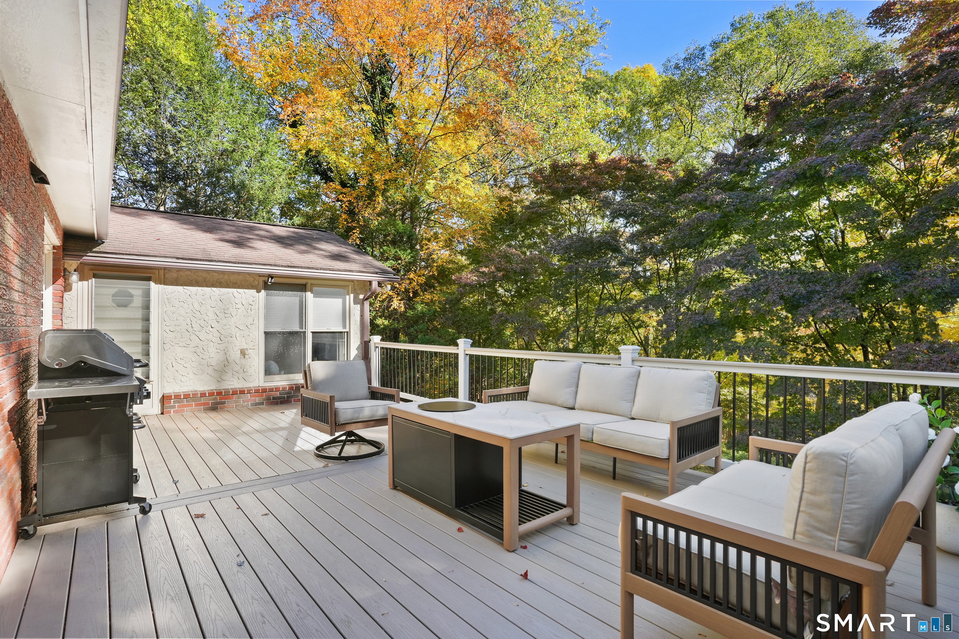 244 Strobel Road Trumbull, CT 06611 - Photo 3 of 34