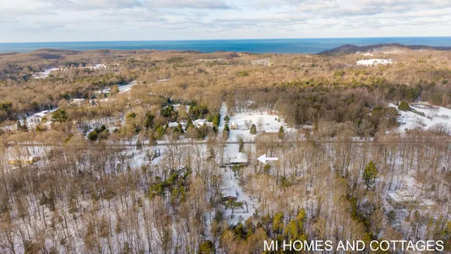 $675,000 | 3887 65th Street, Holland, MI 49423