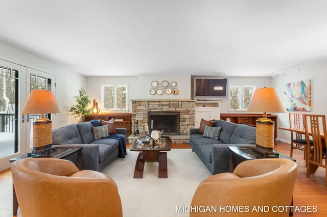 $675,000 | 3887 65th Street, Holland, MI 49423