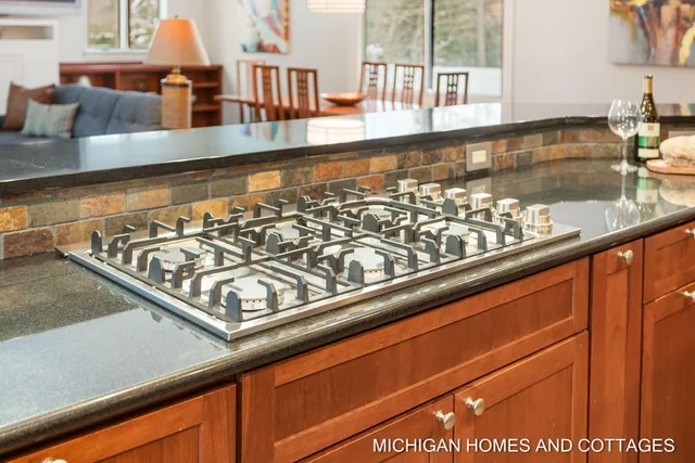 $675,000 | 3887 65th Street, Holland, MI 49423