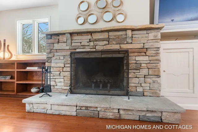 $675,000 | 3887 65th Street, Holland, MI 49423