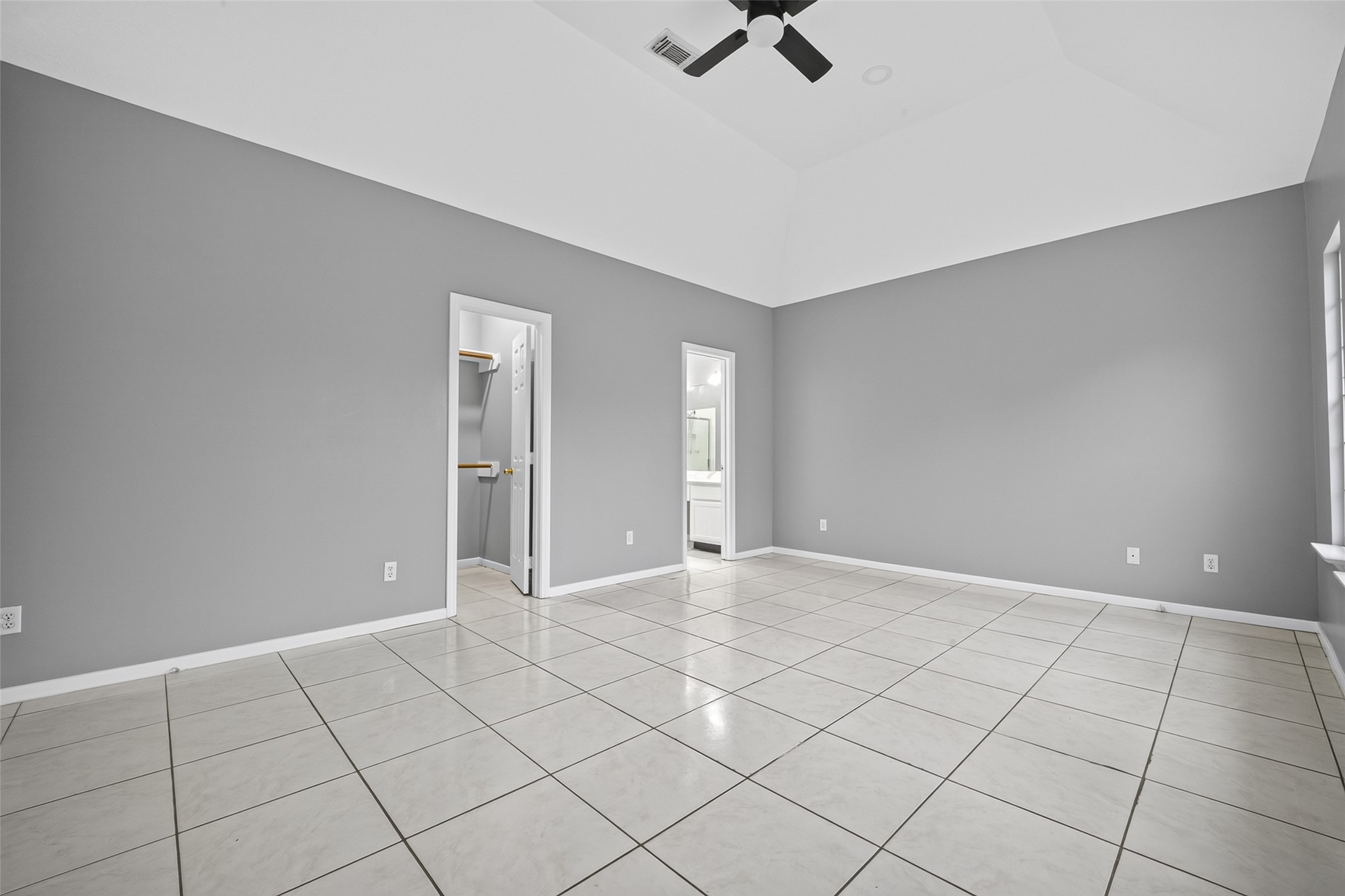 13607 Sable Lane Houston, TX 77014 - Photo 22 of 46 a view of an empty room and window