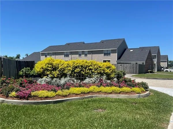 $1,400 | 150 Acadian Oaks Drive, Unit 16, Luling, LA 70070