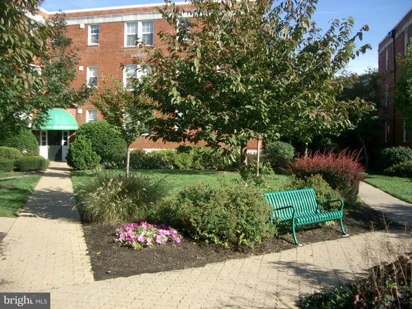 a view of a water fountain in front of house
