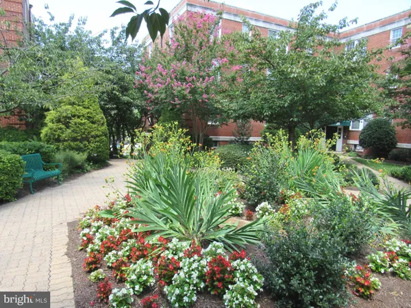 $1,600 | 26 South Old Glebe Road, Unit 201, Arlington, VA 22204