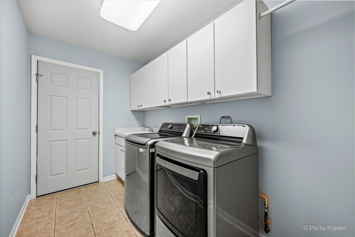 7104 Dove Way Cary, IL 60013 - Photo 39 of 82 a utility room with dryer and washer