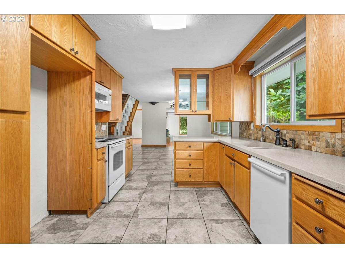 11623 Broadacres Road Northeast Hubbard, OR 97032 - Photo 12 of 48 a kitchen with stainless steel appliances granite countertop a refrigerator and a sink