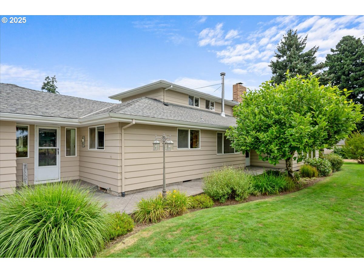 11623 Broadacres Road Northeast Hubbard, OR 97032 - Photo 2 of 48 a view of a house with a yard