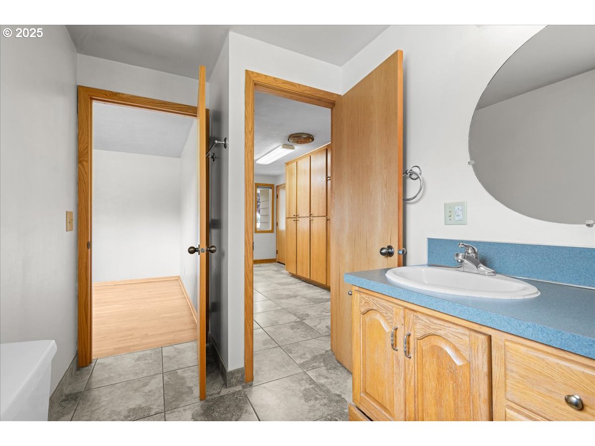 11623 Broadacres Road Northeast Hubbard, OR 97032 - Photo 22 of 48 a bathroom with a sink a mirror and a shower