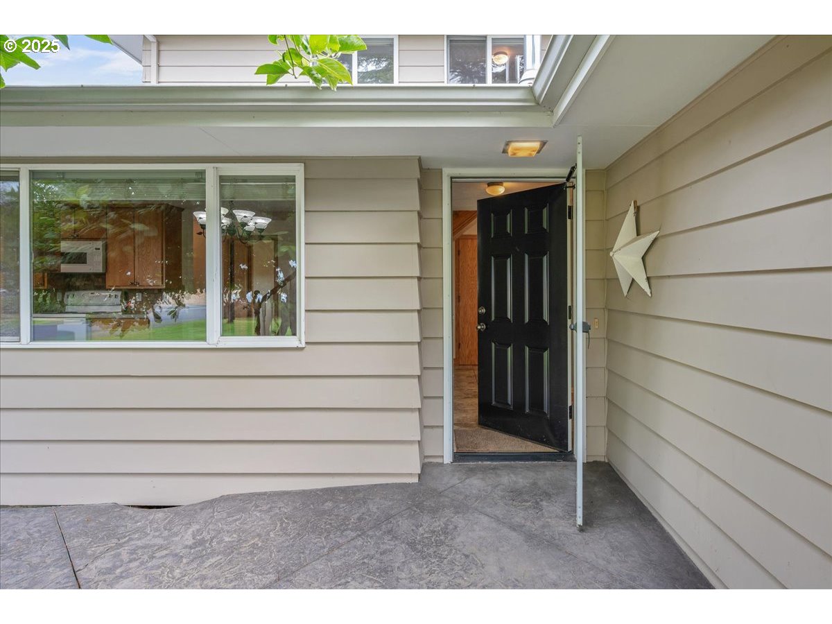 11623 Broadacres Road Northeast Hubbard, OR 97032 - Photo 3 of 48