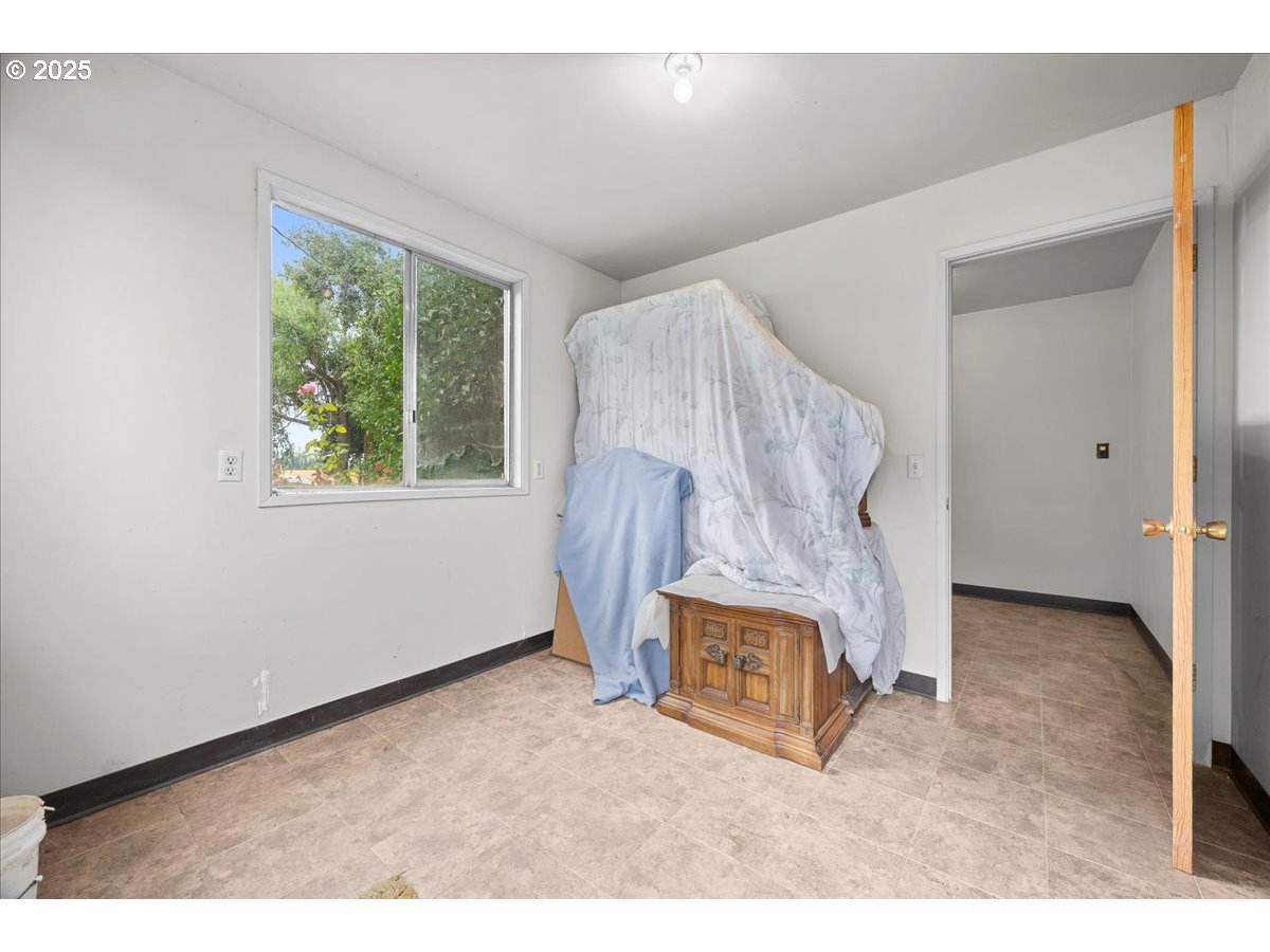 11623 Broadacres Road Northeast Hubbard, OR 97032 - Photo 34 of 48 a room with furniture and a window