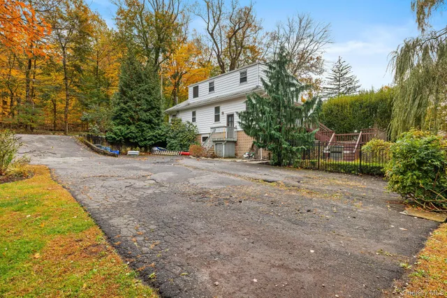 a view of a house with a backyard