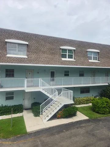 $158,000 | 1901 Indian River Boulevard, Unit B207, Vero Beach, FL 32960