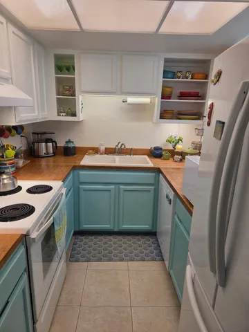 $158,000 | 1901 Indian River Boulevard, Unit B207, Vero Beach, FL 32960