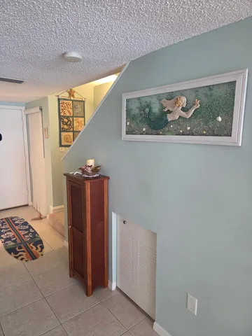 $158,000 | 1901 Indian River Boulevard, Unit B207, Vero Beach, FL 32960