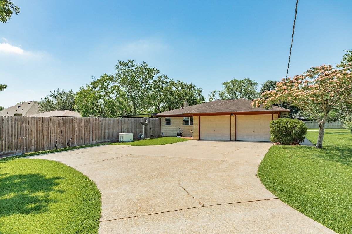 1412 Buchta Road Angleton, TX 77515 - Photo 8 of 48