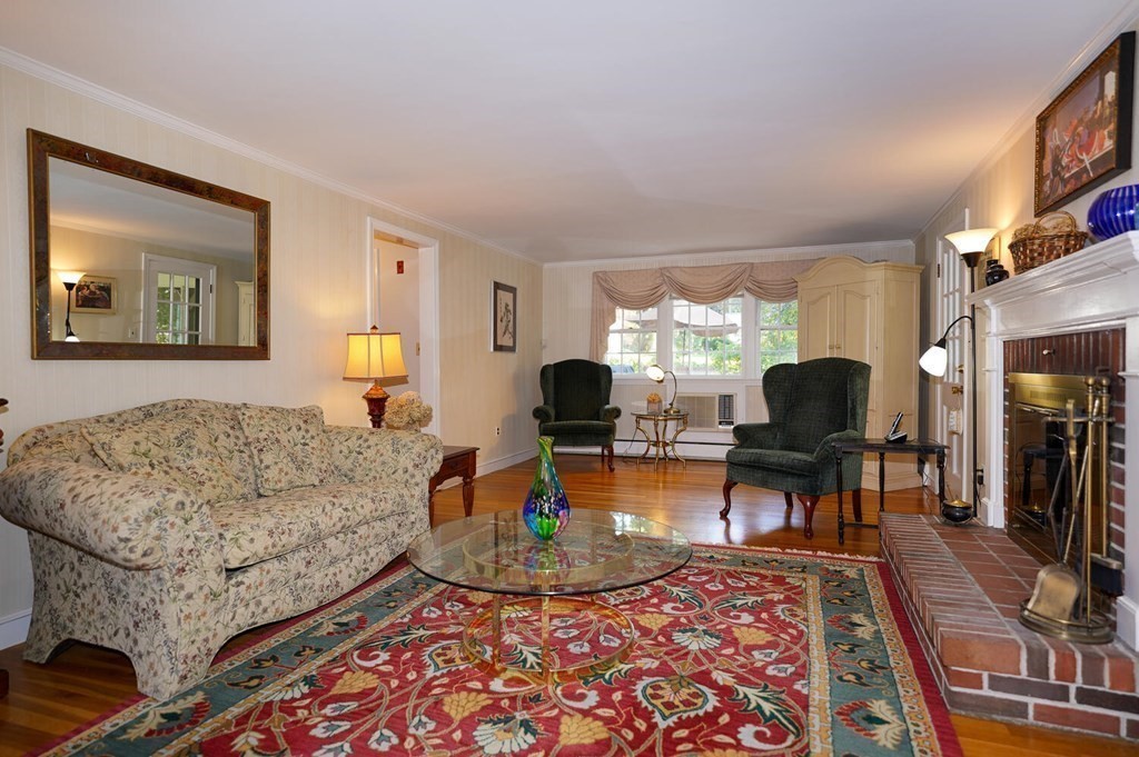 36 Hollywood Road Winchester, MA 01890 - Photo 9 of 29 Gallery Image 9